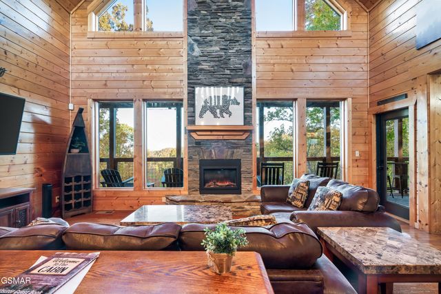 2636 Cloud View Drive, Sevierville, TN 37862