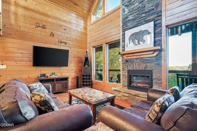 2636 Cloud View Drive, Sevierville, TN 37862