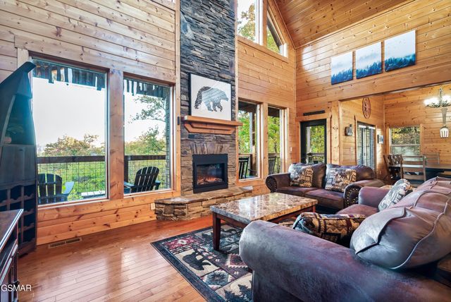 2636 Cloud View Drive, Sevierville, TN 37862