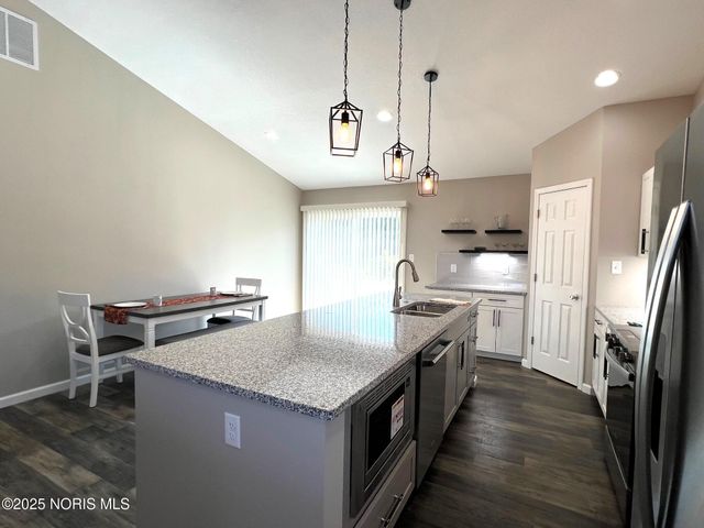 987 Greenbrier Road, 104, Upper Sandusky, OH 43351