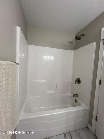 987 Greenbrier Road, 104, Upper Sandusky, OH 43351