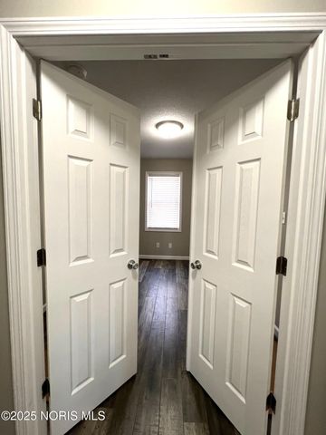 987 Greenbrier Road, 104, Upper Sandusky, OH 43351