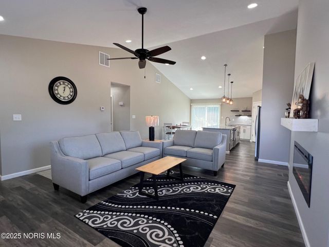 987 Greenbrier Road, 104, Upper Sandusky, OH 43351