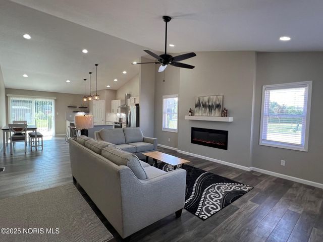 987 Greenbrier Road, 104, Upper Sandusky, OH 43351