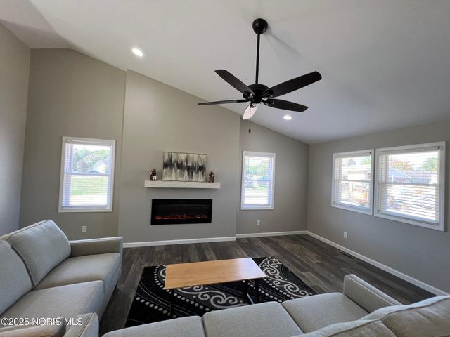 987 Greenbrier Road, 104, Upper Sandusky, OH 43351