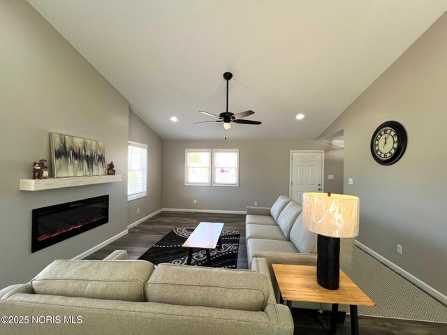 987 Greenbrier Road, 104, Upper Sandusky, OH 43351