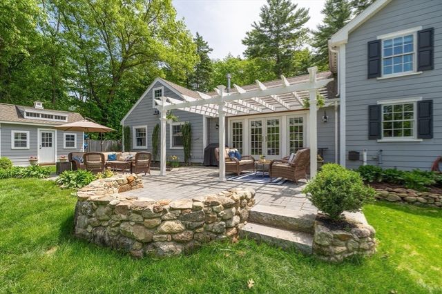 28 Ipswich Road, Topsfield, MA 01983