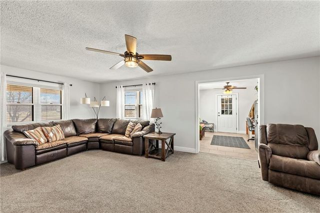 16788 Dwyer Road, Basehor, KS 66007