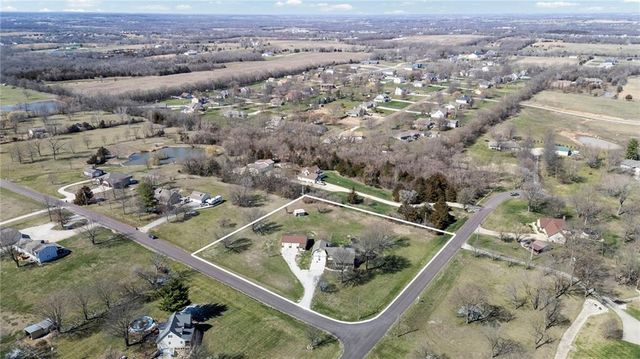 16788 Dwyer Road, Basehor, KS 66007