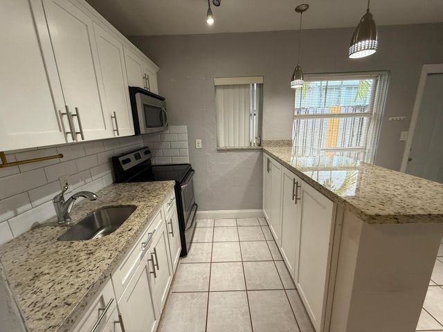 1621 NE 5th Street B, Fort Lauderdale, FL 33301