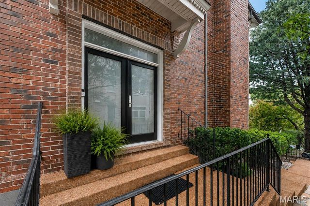 350 N Meramec Avenue, Clayton, MO 63105