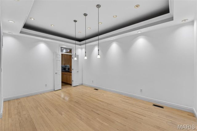 350 N Meramec Avenue, Clayton, MO 63105