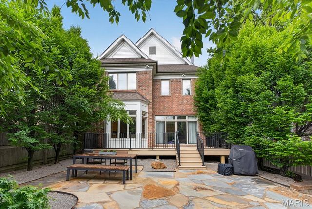 350 N Meramec Avenue, Clayton, MO 63105