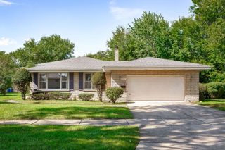 1038 S Sunset Avenue, Elmhurst, IL 60126