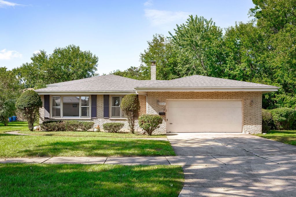 1038 S Sunset Avenue, Elmhurst, IL 60126