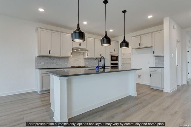 310 Brood Dr, Adkins, TX 78101