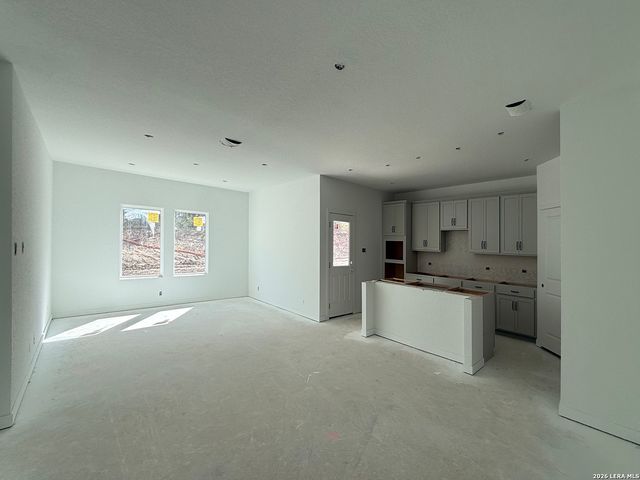 310 Brood Dr, Adkins, TX 78101