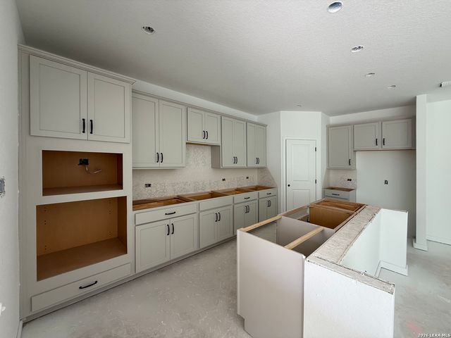 310 Brood Dr, Adkins, TX 78101