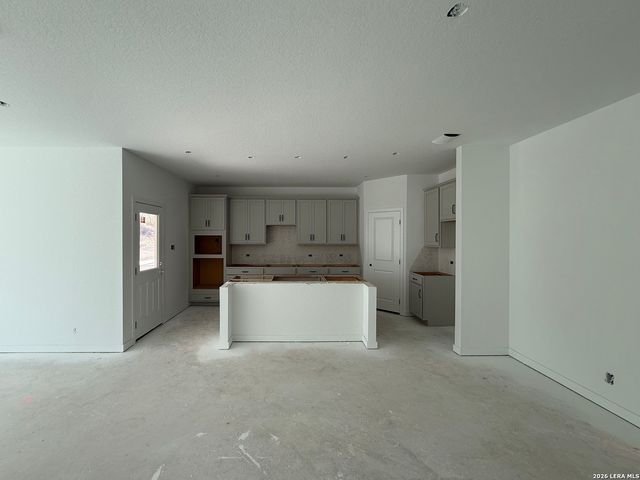 310 Brood Dr, Adkins, TX 78101