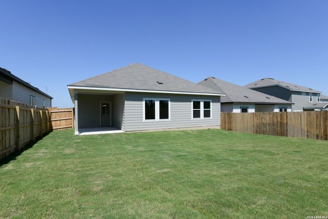 310 Brood Dr, Adkins, TX 78101