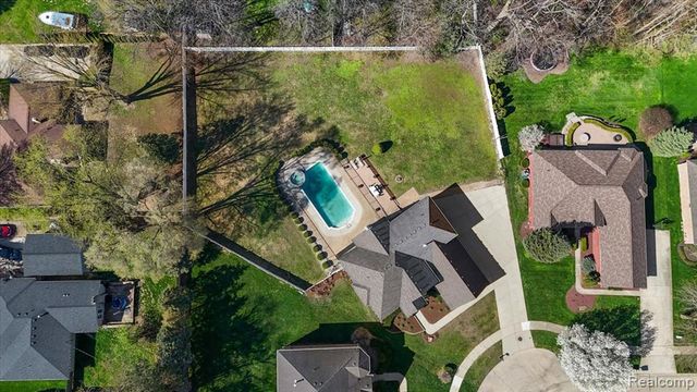 49931 Shelby Creek Drive, Utica, MI 48317