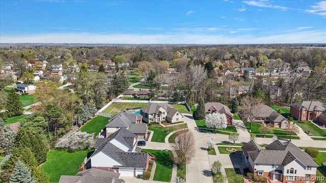 49931 Shelby Creek Drive, Utica, MI 48317