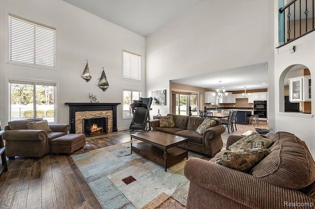 49931 Shelby Creek Drive, Utica, MI 48317