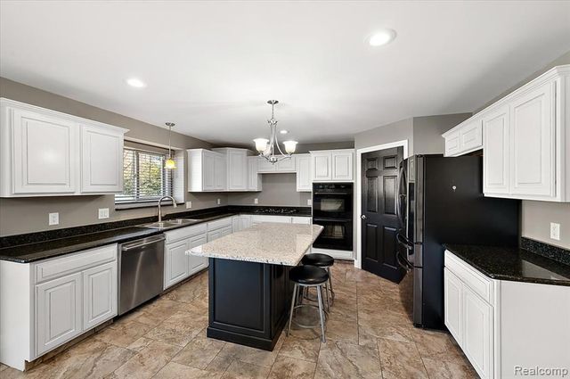 49931 Shelby Creek Drive, Utica, MI 48317