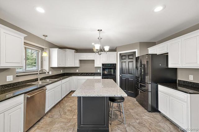 49931 Shelby Creek Drive, Utica, MI 48317
