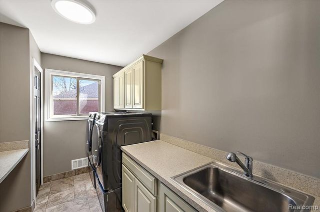 49931 Shelby Creek Drive, Utica, MI 48317