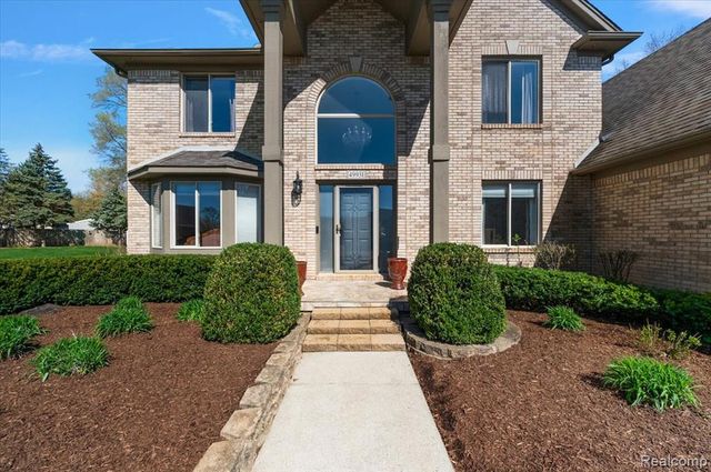 49931 Shelby Creek Drive, Utica, MI 48317