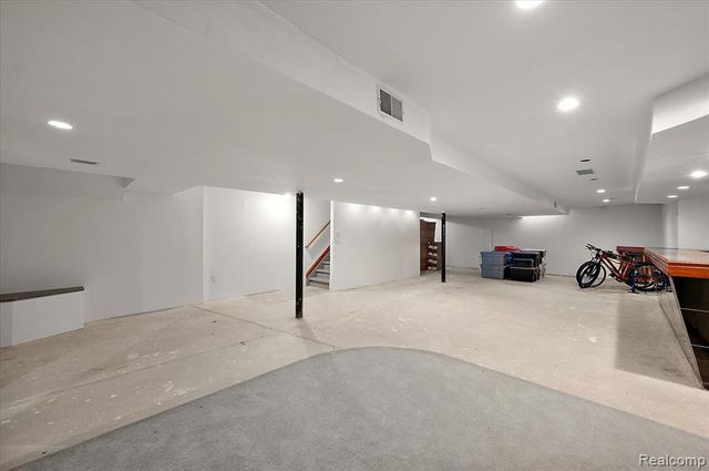 49931 Shelby Creek Drive, Utica, MI 48317