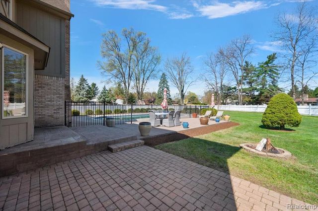 49931 Shelby Creek Drive, Utica, MI 48317