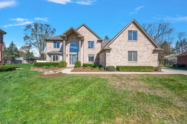 49931 Shelby Creek Drive, Utica, MI 48317