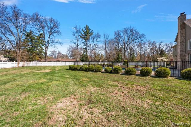 49931 Shelby Creek Drive, Utica, MI 48317