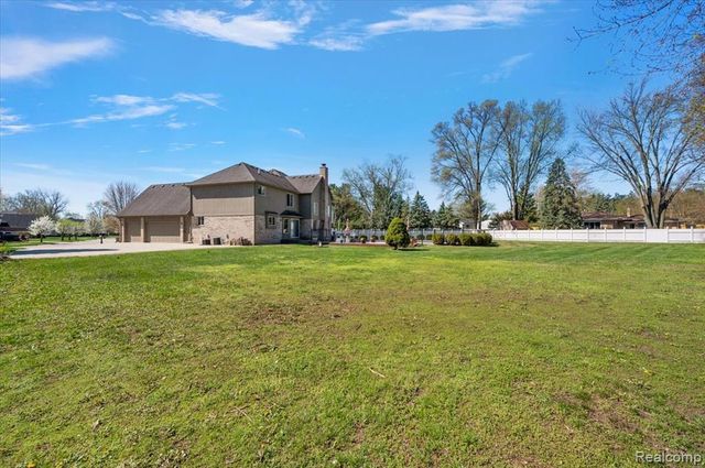 49931 Shelby Creek Drive, Utica, MI 48317