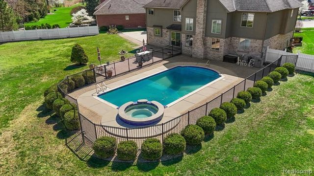 49931 Shelby Creek Drive, Utica, MI 48317