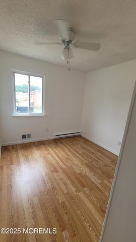8 Chatham Court, Brick, NJ 08724
