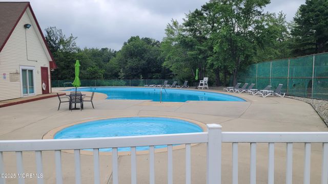 8 Chatham Court, Brick, NJ 08724