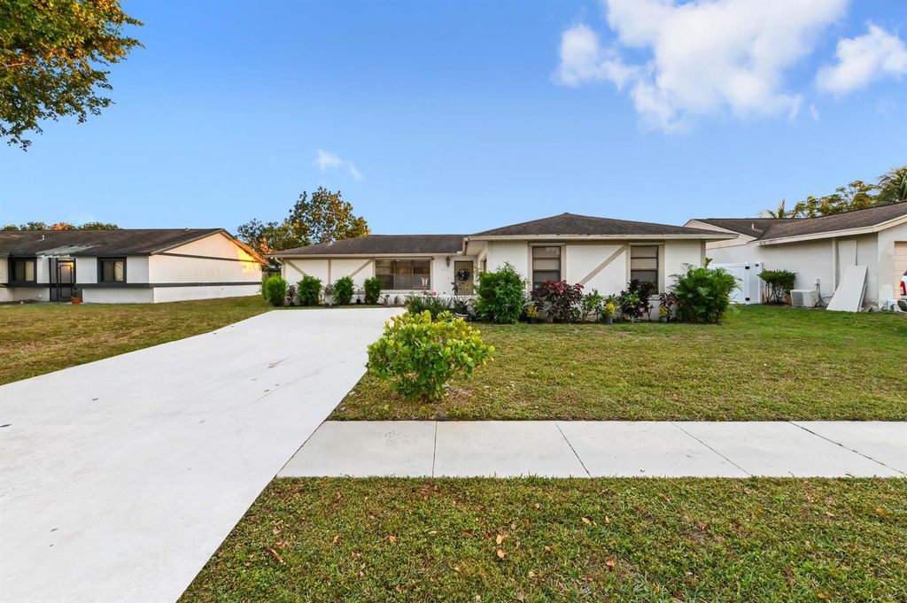 2531 Doral Way, Riviera Beach, FL 33407