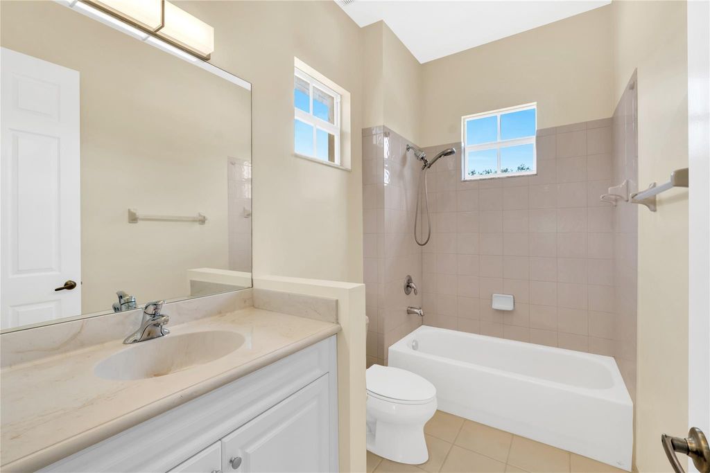 Image 17 of property listing at 8035 NW 127TH LN 3E, Parkland, FL 33076