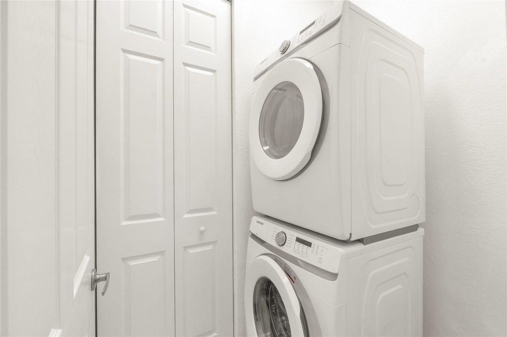 Image 18 of property listing at 8035 NW 127TH LN 3E, Parkland, FL 33076