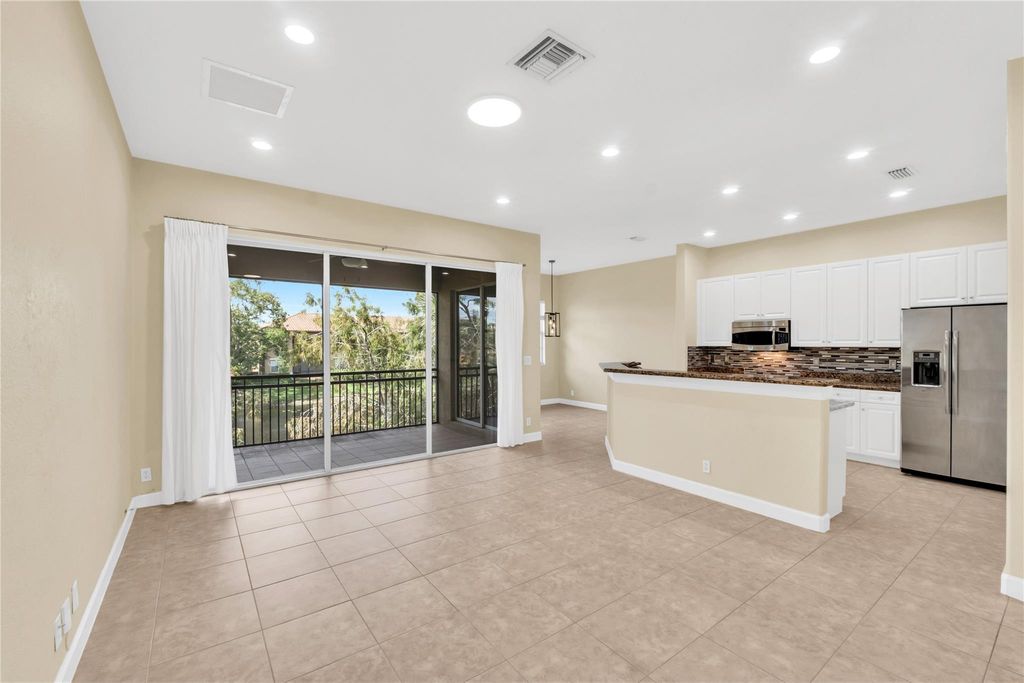 Image 3 of property listing at 8035 NW 127TH LN 3E, Parkland, FL 33076