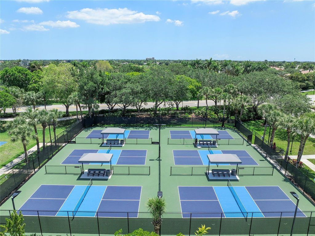 Image 34 of property listing at 8035 NW 127TH LN 3E, Parkland, FL 33076