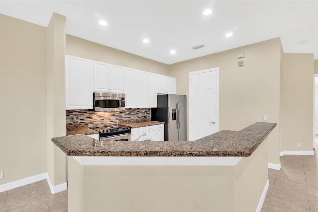 Image 4 of property listing at 8035 NW 127TH LN 3E, Parkland, FL 33076