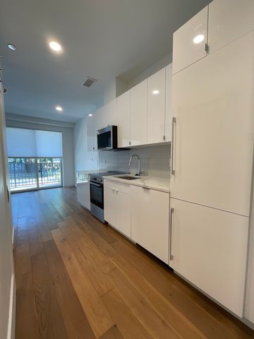 97 Elmwood 110, Cambridge, MA 02140