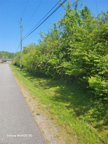 200 Hansford LN, Seaford, VA 23696
