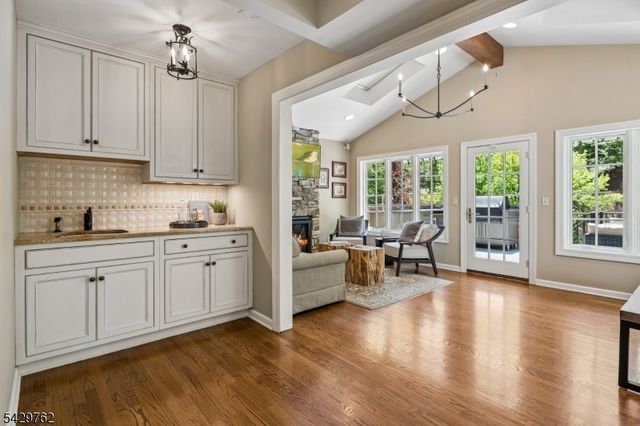 738 Springfield Ave, Summit City, NJ 07901