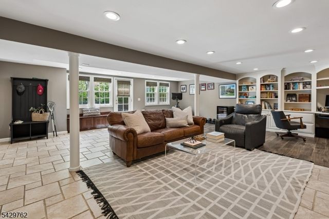 738 Springfield Ave, Summit City, NJ 07901