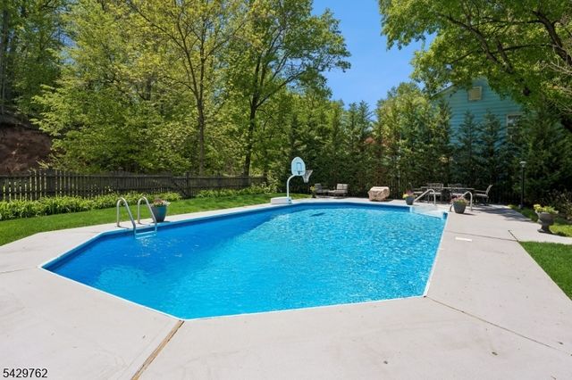 738 Springfield Ave, Summit City, NJ 07901